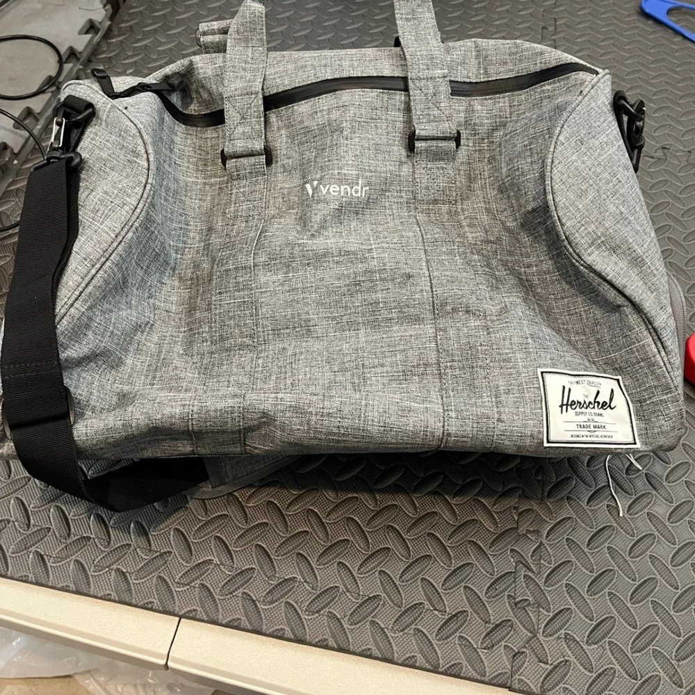 Herschel Supply Co Novel Duffle Bag Unisex OS Gray Heathered Vendr Logo